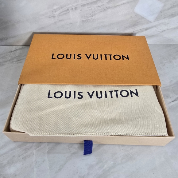 Louis Vuitton Felicie Damier Crossbody Bag - Picture 15 of 16